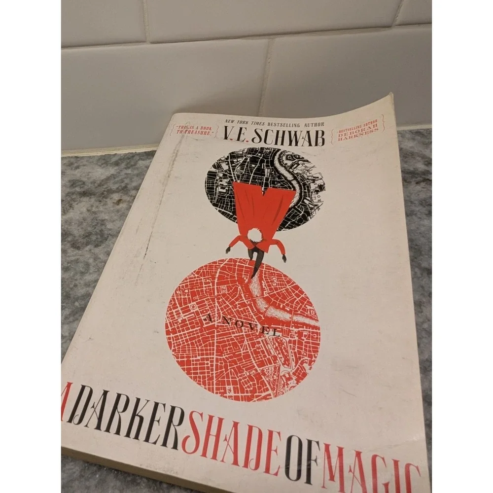 A Darker Shade Of Magic V.E.‎ Schwab Paperback